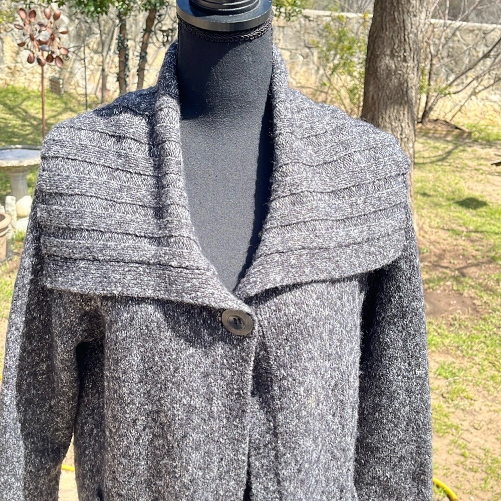 Heather Gray with silver fleck Wms.  Wide collar Cardigan. 2X. Single button.